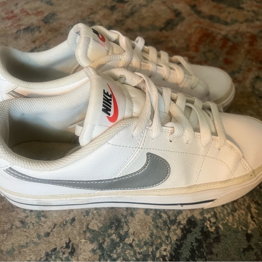 Nike Court Legacy